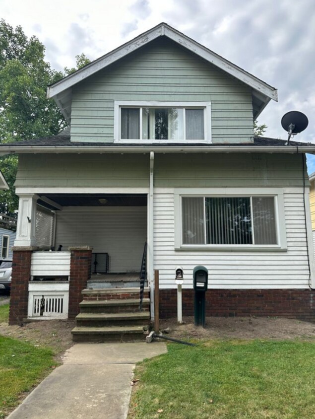 14027 Parkdale Ave Apartment for Rent in Cleveland, OH