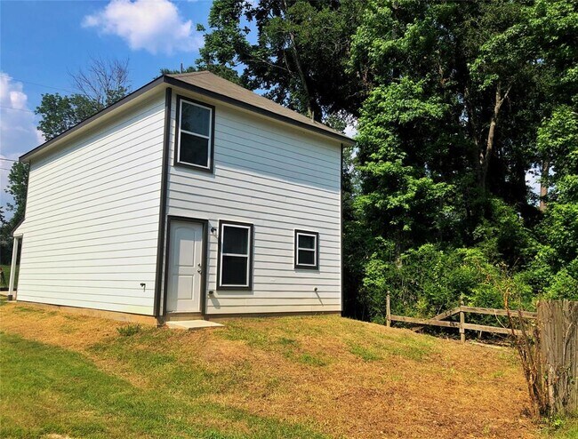 Building Photo - 245 Water Oak