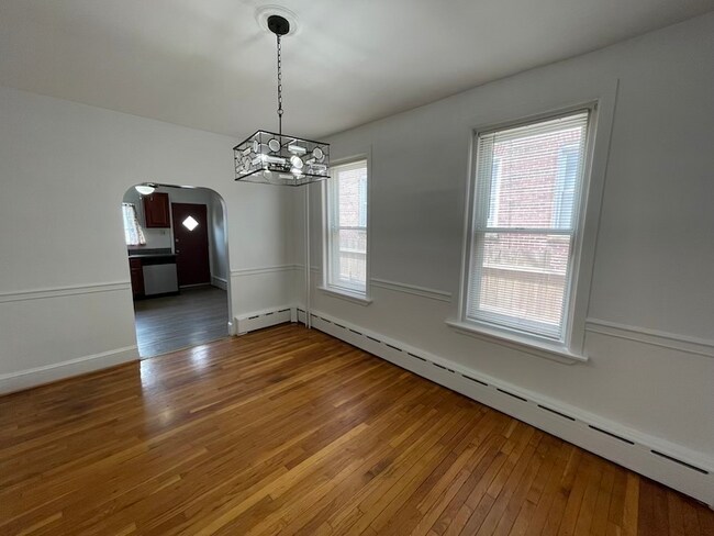 Building Photo - 1202 Maple St