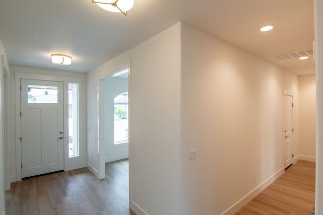 Foto del edificio - Brand New Build!!!