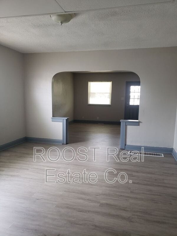 Building Photo - 209-211 N. Hague Avenue