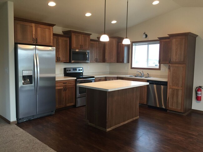 Building Photo - 3 Bed 2 Bath Single Family Home