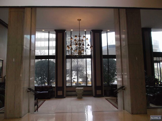 Foto del edificio - 2100 Linwood Ave