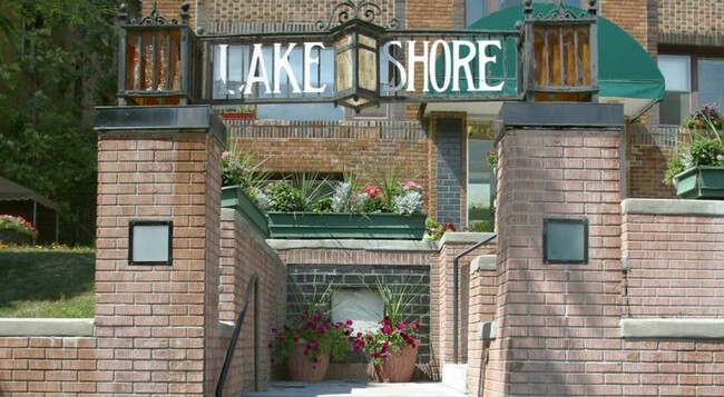 Foto del edificio - Lakeshore Apartments