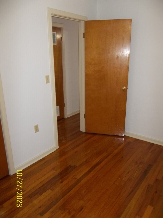 Dormitorio - 431 E 19th St