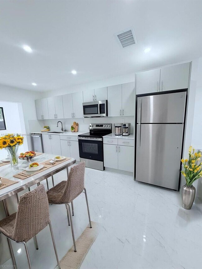 Foto del edificio - 4240 SW 27th St