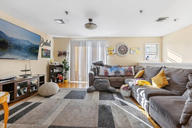 Foto del edificio - 6806 Madison St