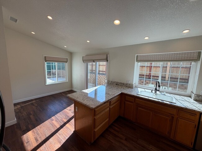 Building Photo - 4374 Woodmere Rd