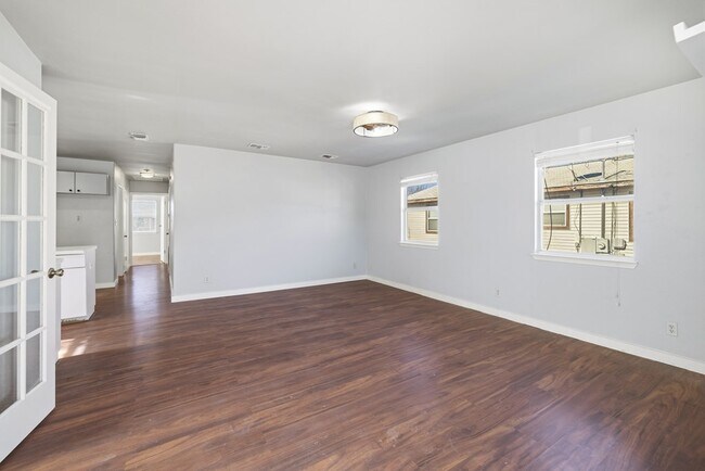 Foto del edificio - 213 W Davis St