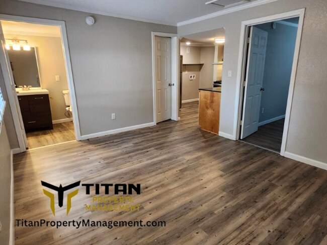 Building Photo - Super Cute One Bedroom Tiny House!