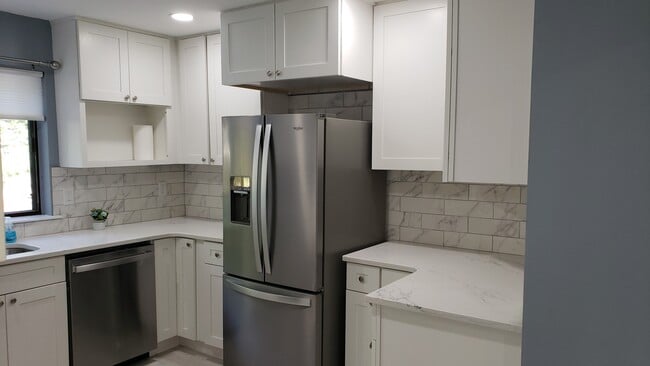 Building Photo - 2421 Old Stone Mill Dr