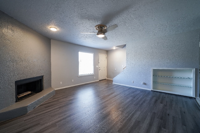 Building Photo - 507 N Davis Ave