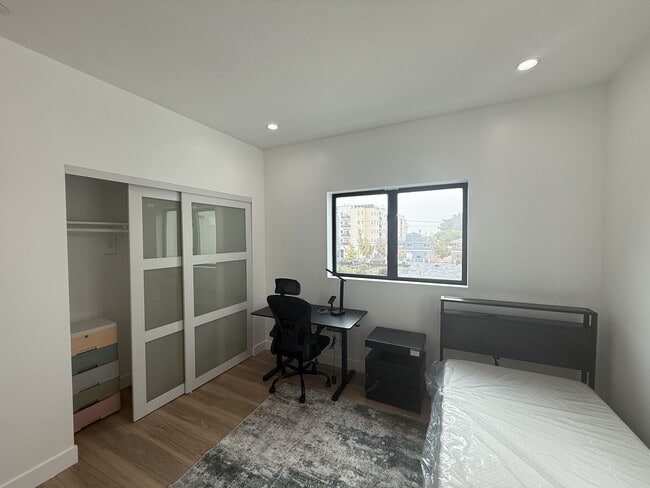 Foto del edificio - 1200 W 37th Dr