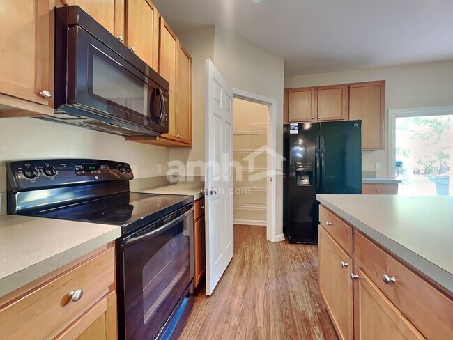 Foto del edificio - 8029 Hyannis Ct
