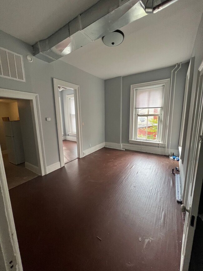 Building Photo - GRY - 1407