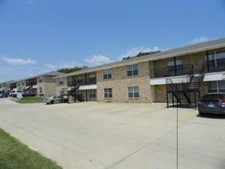 Primary Photo - 700 S Amy Ln