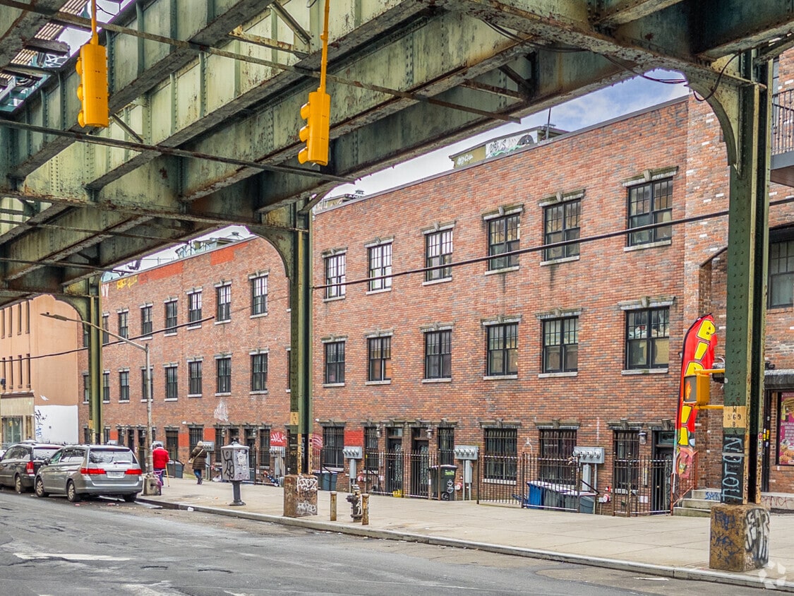 Primary Photo - 1340 Myrtle Ave