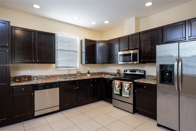 Building Photo - 2969 St Thomas Dr