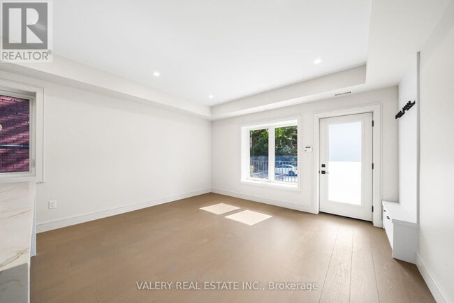 Building Photo - 131 Dovercourt Rd