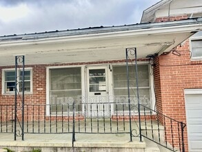 Building Photo - 427 S Center Ave