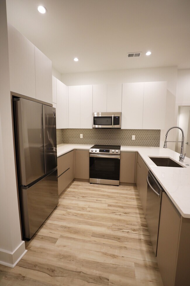 Kitchen - 1155 Custer Ave SE