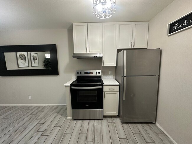 Foto del edificio - Charming 2 Bed 1 bath Condo