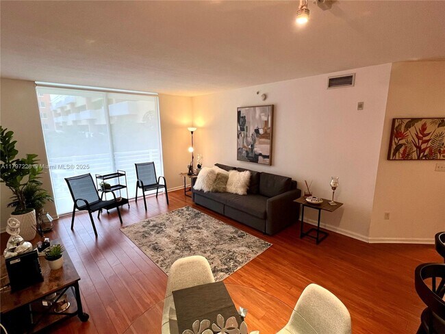 Foto del edificio - 2775 NE 187th St