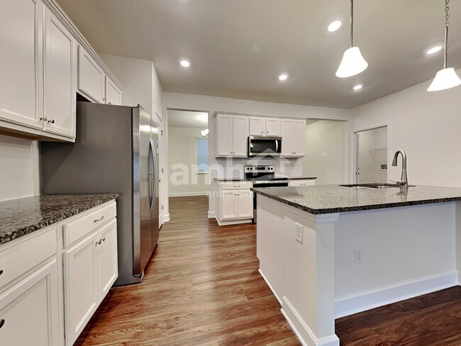 Foto del edificio - 105 Moultrie Crossing Ln