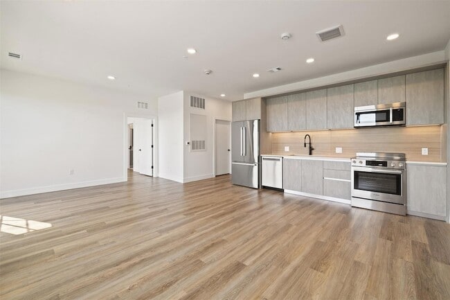 Building Photo - 4315 S Congress Ave