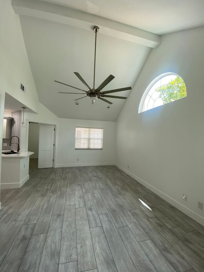 Foto del edificio - 615 Richland Ct