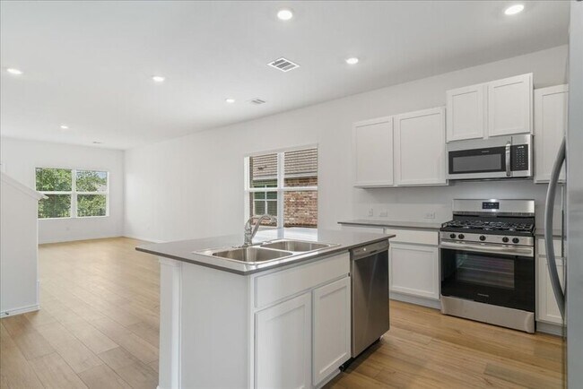 Building Photo - 2336 Four Waters Lp