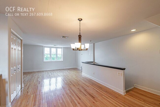 Foto del edificio - East Passyunk Bi-Level Two Bedroom / Two F...