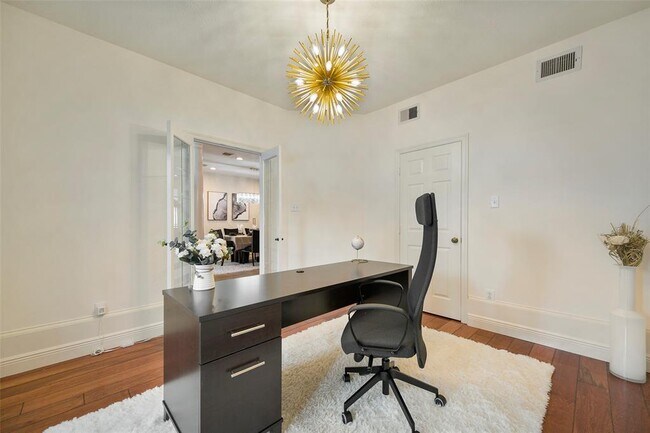 Foto del edificio - 14311 Islandwoods Dr