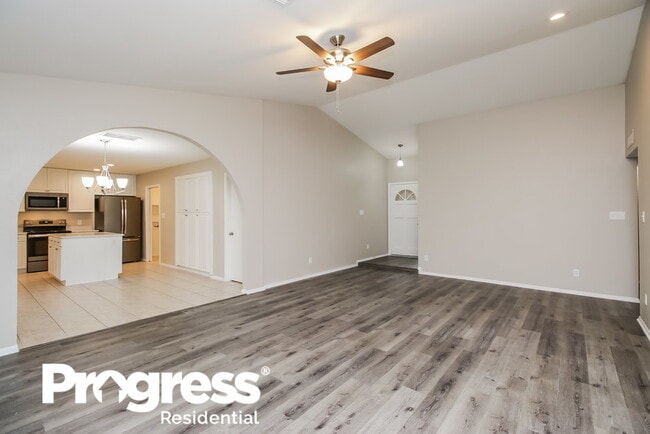 Building Photo - 431 E San Pedro Ave