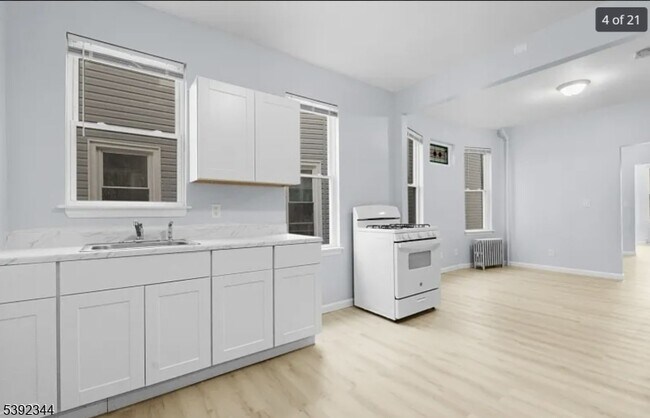 Foto del edificio - 38 Franklin Ave