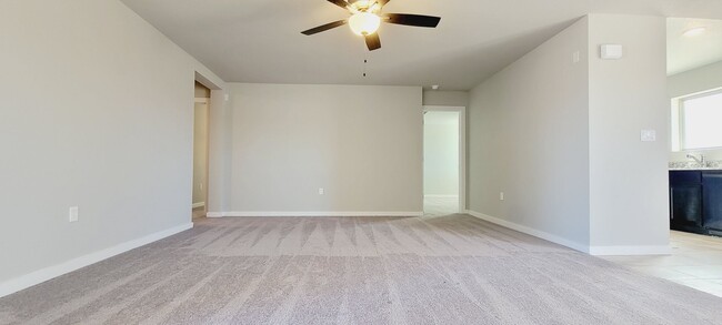 Foto del edificio - Lovely 3 bedroom, 2 bath home in Socorro ,...