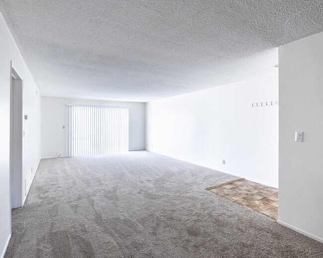 Foto del edificio - 2020 Associated Rd