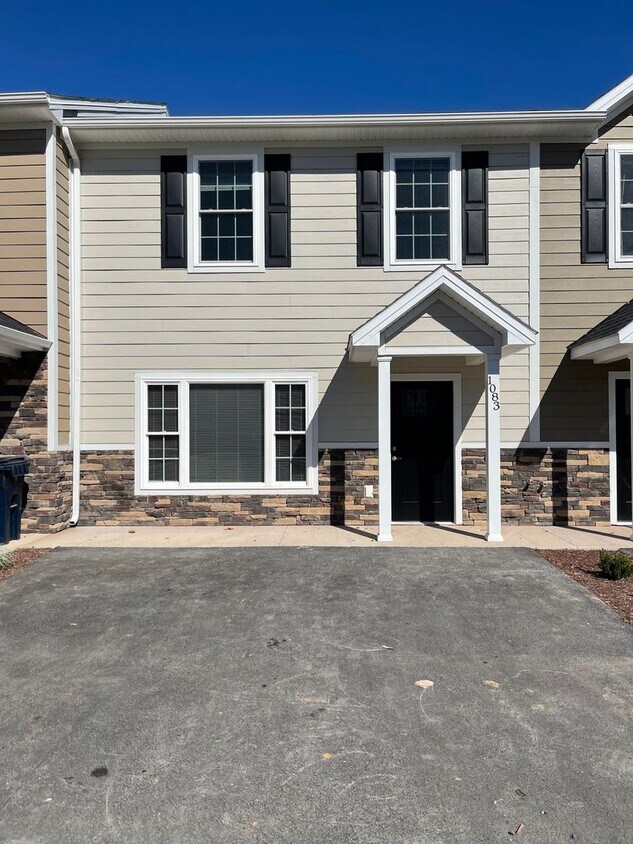 Primary Photo - ***FIRST MONTHS RENT HALF PRICE***3BR/2.5B...