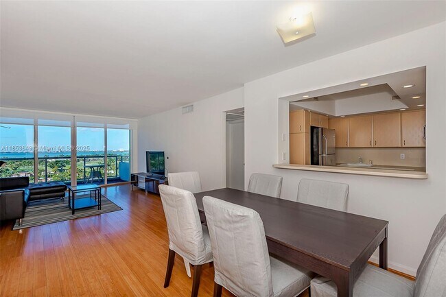 Foto del edificio - 5600 Collins Ave