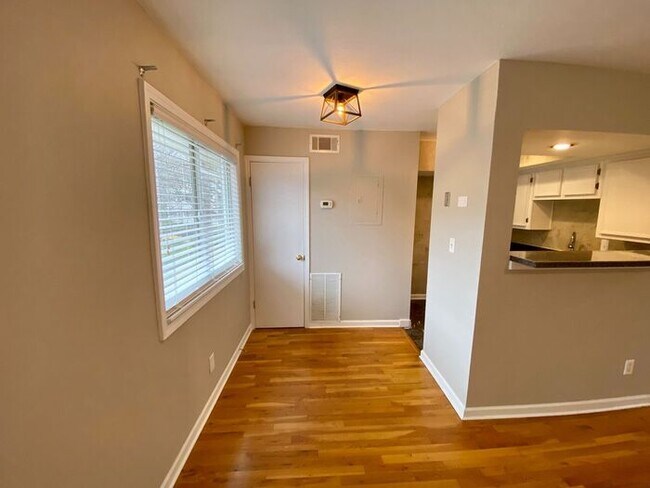 Foto del edificio - 1416 Foxhall Ln SE