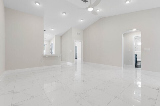 Foto del edificio - 12 Lloret Pl