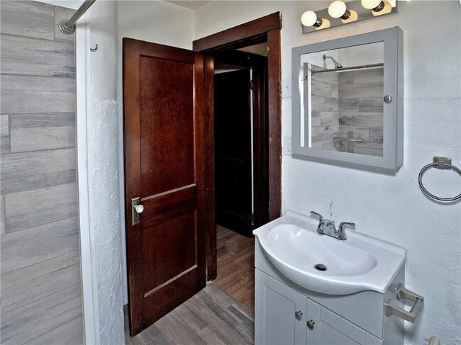 Foto del edificio - 823 Catherine St