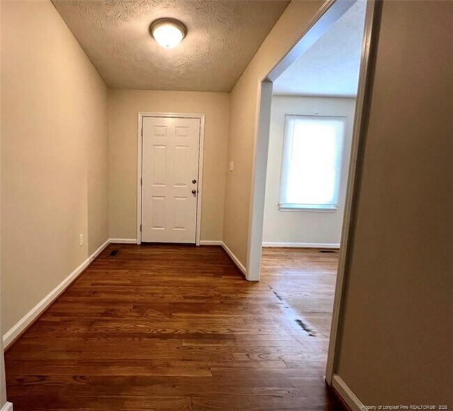 Foto del edificio - 715 Ashburton Dr