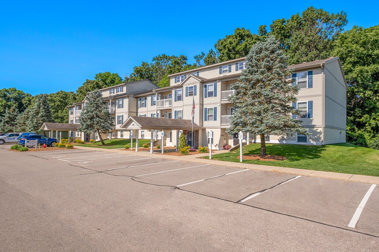 Foto principal - Highpointe Apartments