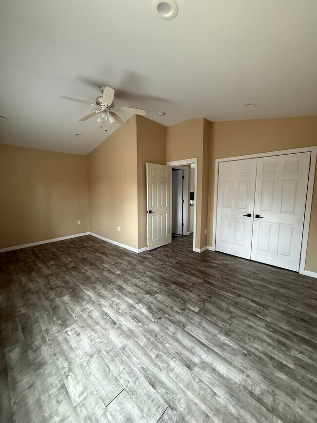 Foto del edificio - 158 Lake Hayward Rd