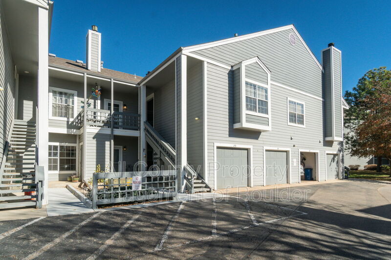 Foto principal - 7419 Singing Hills Ct