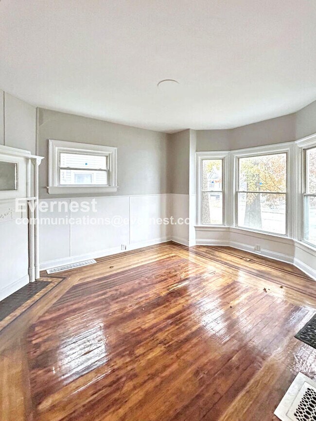 Foto del edificio - 1334 W 89th St