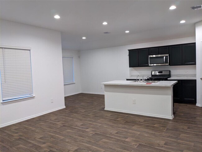 Foto del edificio - 21319 Sleepy Willow St