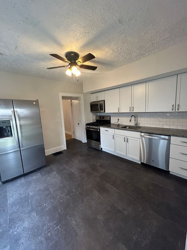 Foto del edificio - 2229-2231-2231 E 5th Ave