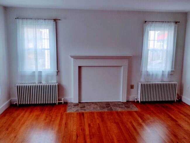 Building Photo - 55 Violet Pl